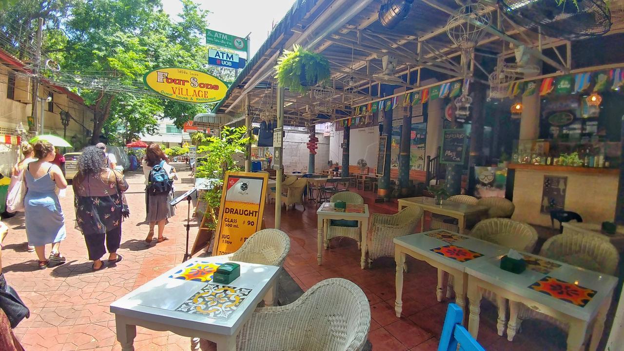 Four Sons Village Bangkok Exterior foto