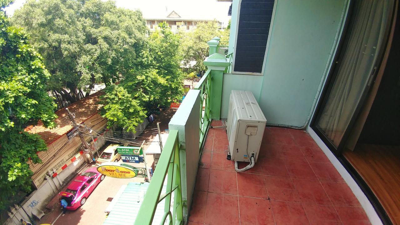 Four Sons Village Bangkok Exterior foto