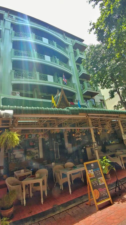 Four Sons Village Bangkok Exterior foto
